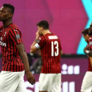  米兰双雄齐奏凯歌，红黑蓝黑领跑积分榜