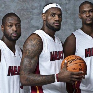  巴特勒硬汉本色尽显，热火末节发力击退步行者